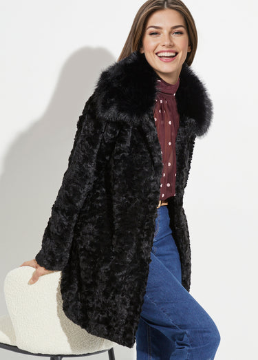 Manteau long chic en fausse fourrure Noir