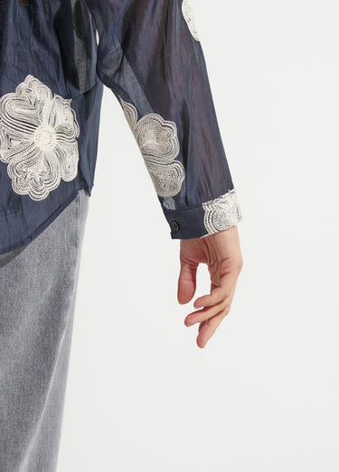 Chemisier en voile, broderies camelias Marine