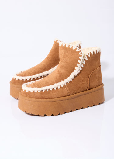 Boots confort compensées en suédine Camel