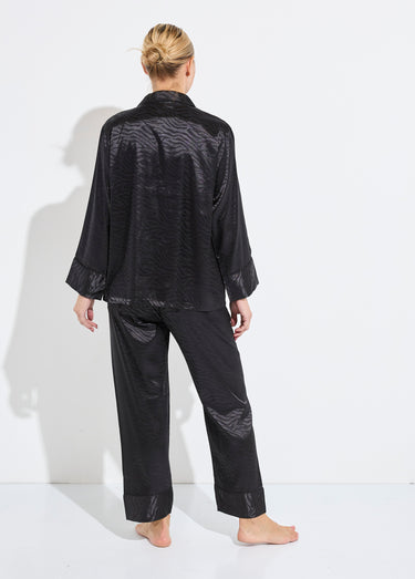 Pyjama long en satin motif zébré Noir
