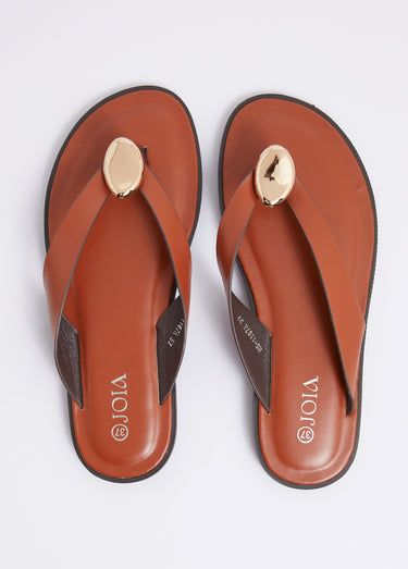 Tongs simili cuir, détail bijou métal Camel