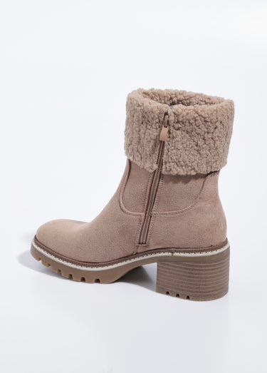 Boots suédine à talon, revers fourrure Beige