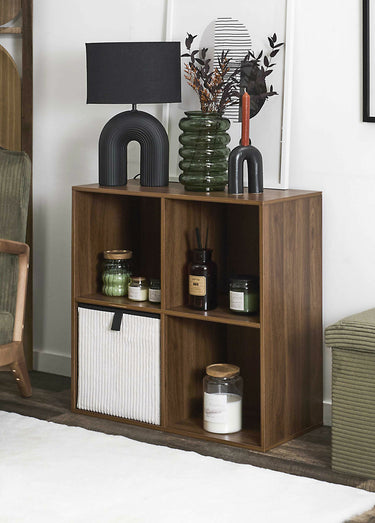 Meuble 4 cases en bois foncé rainuré Marron