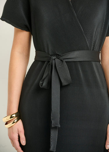 Robe longue plissée et ceinturée col V Noir
