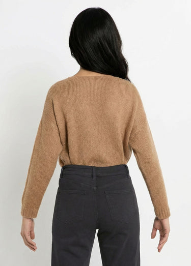 Pull chaud col V en maille avec mohair Camel