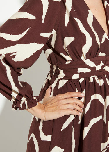 Robe longue imprimée taille plissée col V Marron