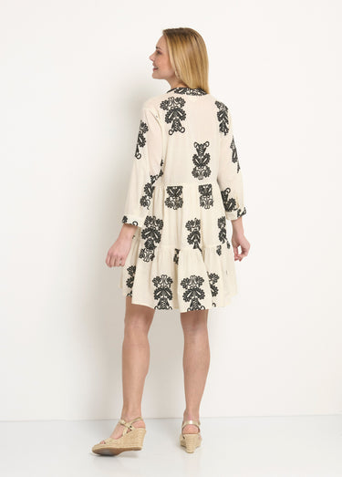 Robe cache-coeur courte brodée à volants Ecru