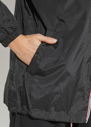 Coupe vent déperlant court uni à capuche Noir