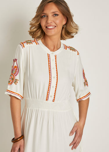 Robe courte brodée à boutons Ecru