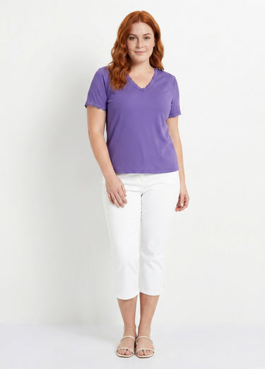 T-shirt col V fines côtes dentelle manches courtes Parme