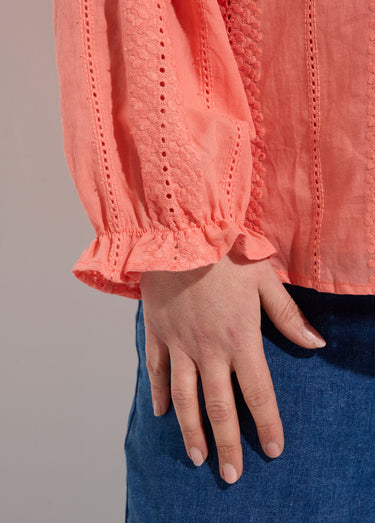 Chemisier broderie anglaise et col V Corail