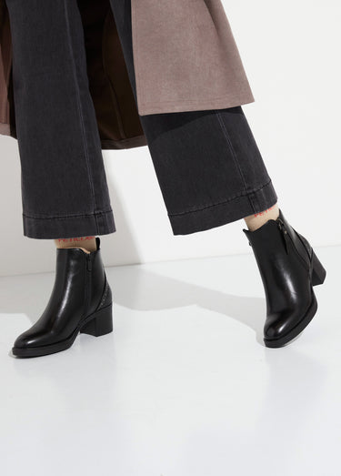 Boots zippées à talon détails cloutés Noir