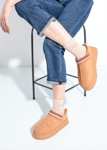 Mules compensées fourrées patte fantaisie Camel
