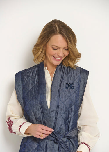 Veste matelassée sans manches avec ceinture Indigo