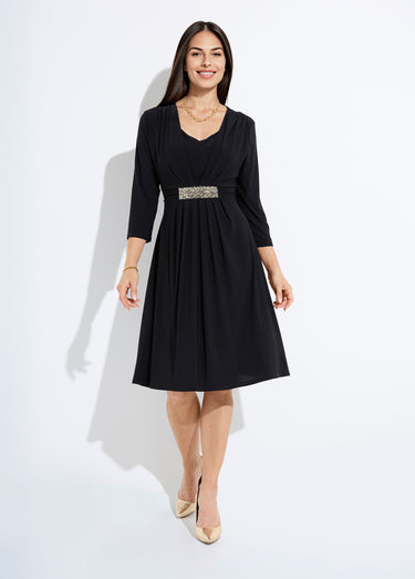 Robe courte col V effet drapé ceinture bijou Noir