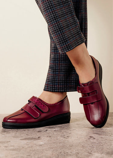 Derbies grande largeur scratchées cuir brodées Bordeaux