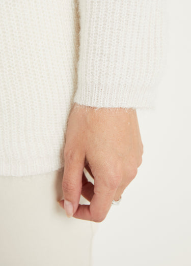 Pull doux maille poilue col rond perlé ajouré Ecru