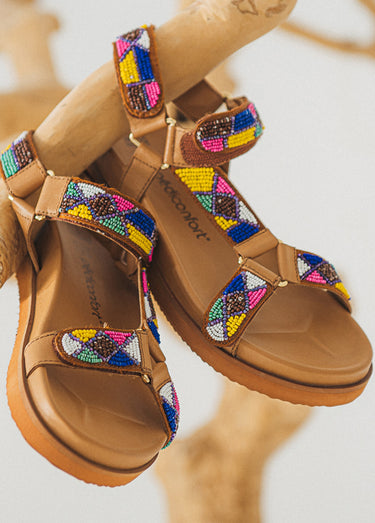 Sandales semelle ergonomique brides avec perles Marron