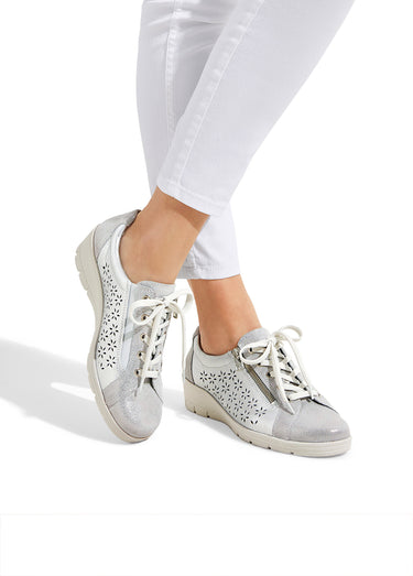 Baskets lacées grande largeur cuir Argent
