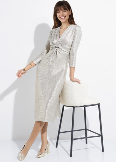 Robe longue brillante encolure V plissée Dore