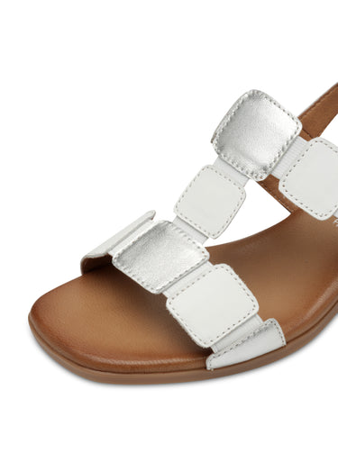Sandales en cuir élastiquées à talon Gris
