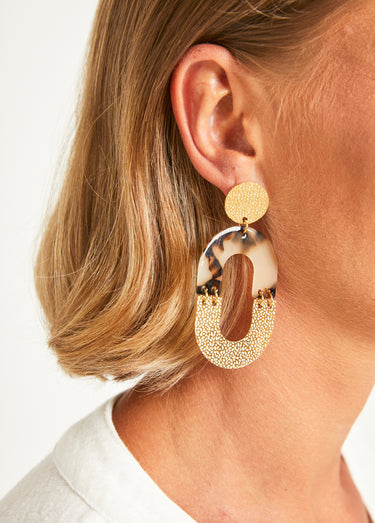 Boucles d'oreille graphiques acier écaille Dore/Beige