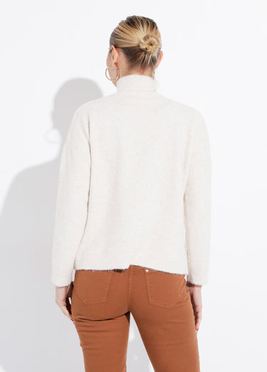 Pull col montant en maille duveteuse Beige