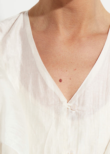 Blouse col V boutonnée à volants Blanc