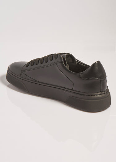Sneakers sportswear chic monochromes Noir