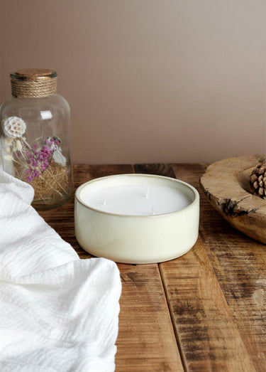 Bougie parfumée en céramique, 3 mèches Beige/Bois gingembre