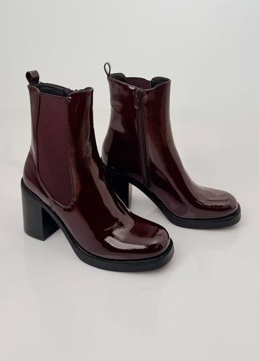 Chelsea boots vernies à talon, bout carré Bordeaux