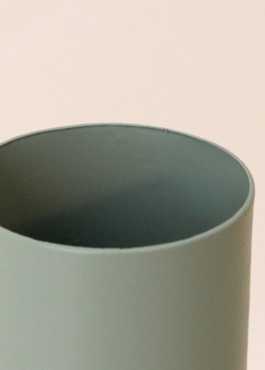 Vase en métal avec col étroit et long Vert