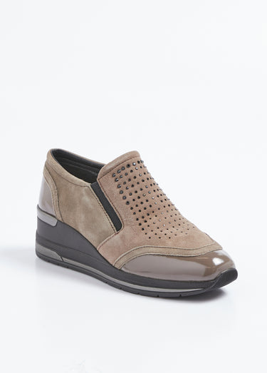 Baskets compensées, cuir suédé et vernis Taupe