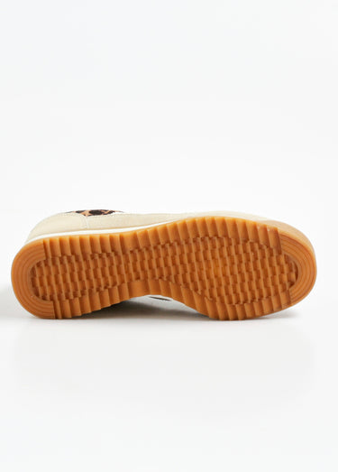 Baskets compensées aspect daim Leopard