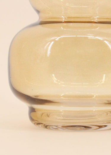 Vase en verre teinté, forme cintrée Ambre