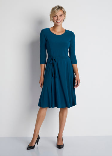 Robe courte ceinturée col rond en maille Uni Canard