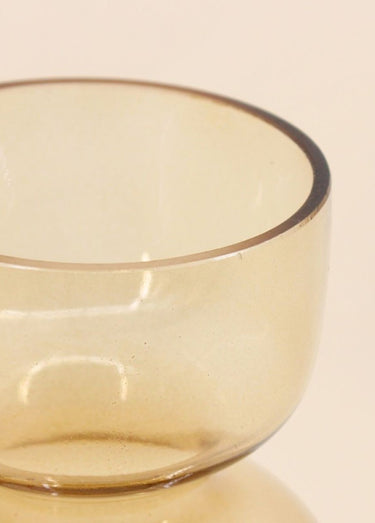 Vase en verre teinté, forme cintrée Ambre