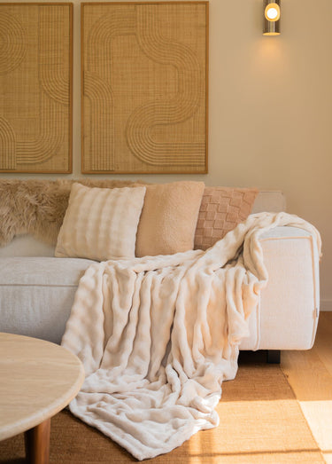 Coussin déco en coral fleece doux Beige