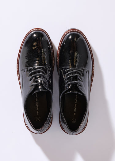 Derbies vernis tendance à lacets Noir