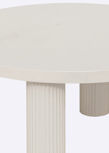 Table basse épurée avec pieds rainurés Creme