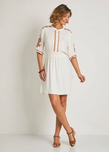 Robe courte brodée à boutons Ecru