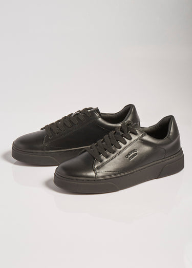 Sneakers sportswear chic monochromes Noir