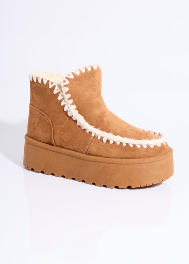 Boots confort compensées en suédine Camel