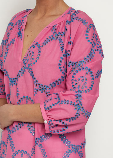 Blouse ample broderies ajourées manches 3/4 Rose