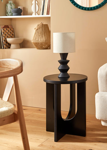 Table d'appoint épurée avec pied évidé Noir