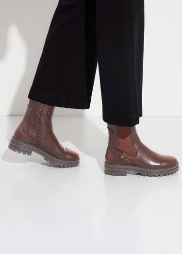 Boots Chelsea montantes semelle crantée Marron
