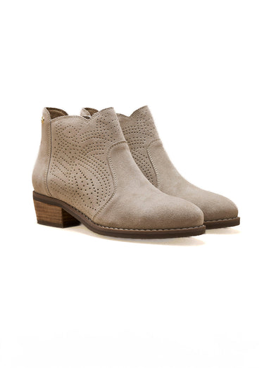 Boots en cuir perforé avec petit talon Beige