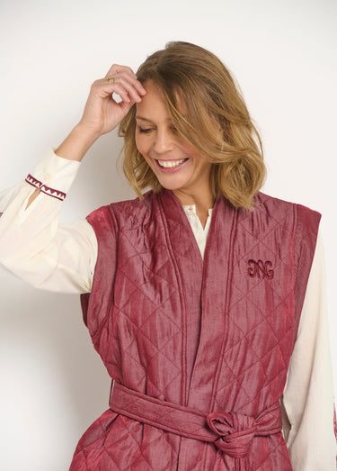 Veste matelassée sans manches avec ceinture Bordeaux