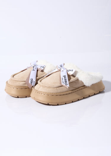 Mules fourrées compensées type mocassins Beige