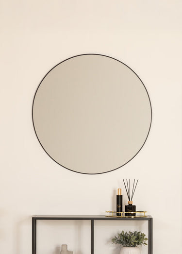 Grand miroir rond, contour fin aluminium Noir